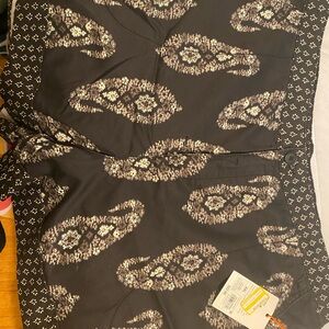 Knox Rose Cargo Shorts Black and White Pattern